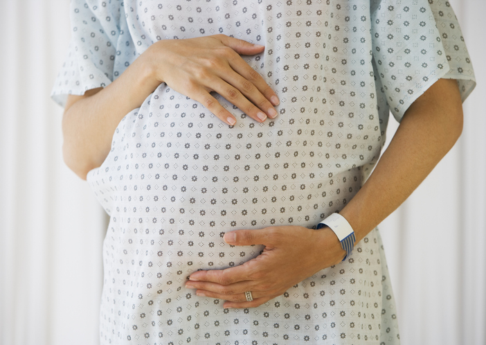 Photo shows pregnant woman in hospital gown/Getty Images