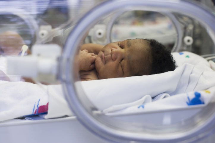 Photo shows baby laying in hospital incubator/Getty Images