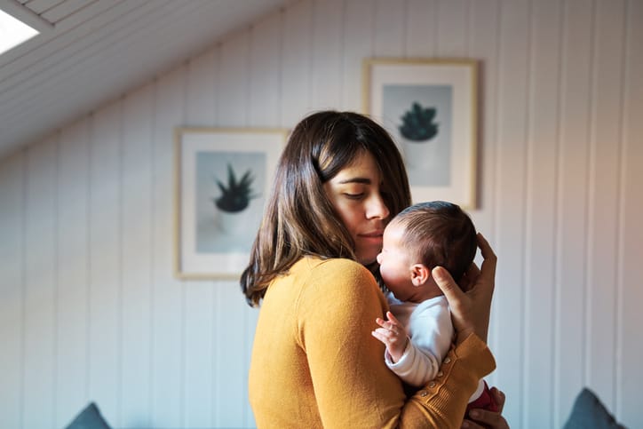 Photo shows a mother comforting her crying newborn/Getty Images