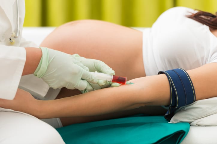 Photo shows a pregnant woman undergoing a blood test (Getty Images/Topalov)